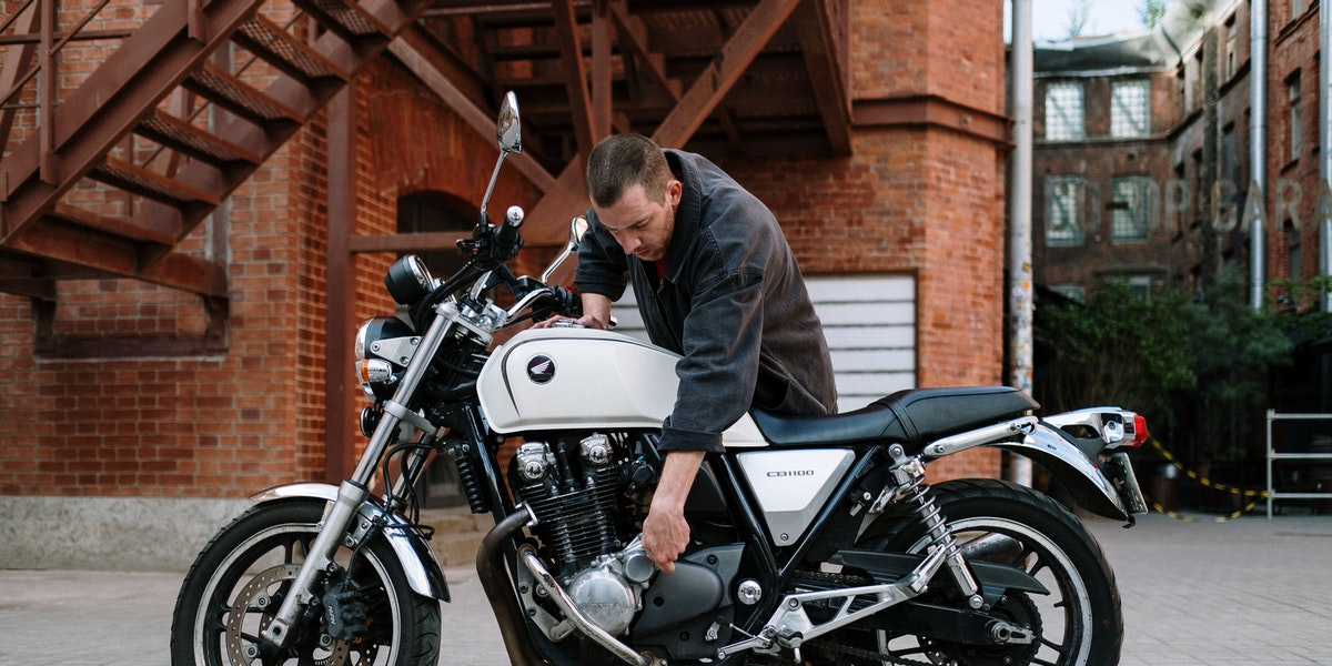 Common Motorcycle Oil Problems and How to Fix Them Valvoline™ Global